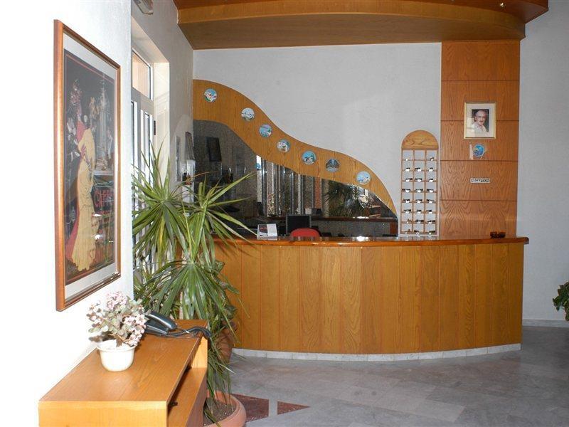 Daisy Hotel Apartments Rethymno  Екстер'єр фото